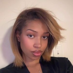 Meet your Posher, Yasmine